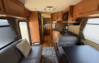 Thor Majestic 28' Motorhome - Class C RV