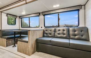 SLEEPS 6 + Outdoor fridge & Grill