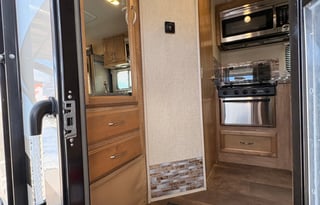 Park Anywhere! Maneuverable B+ Motorhome