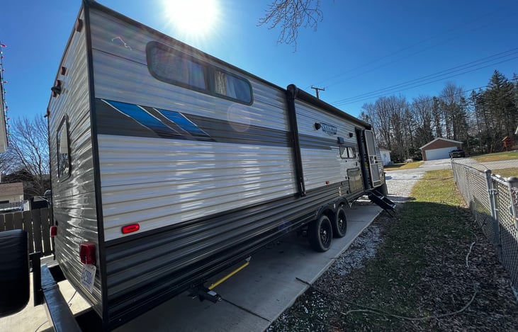 Side with one entrance.