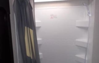 32ft SMART HOME CAMPER WiTH HOT TUB & MESAGE CHAiR