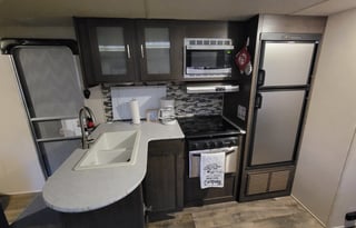 2018 Forest River Cruise Lite- Sleeps 9