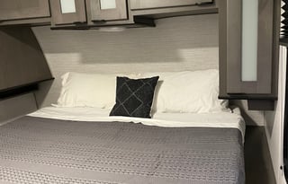 Brand New Ultra Lite 2022 Cruiser MPG 2500BH