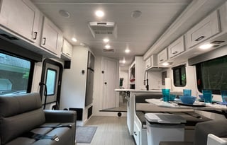 2022 EAST TO WEST Entrada 3100FB