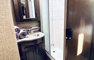 HURRICANE: 2020 Thor Motor Coach 29M - GlampersCA