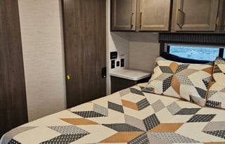 2024 "Thor" Motor Coach Chateau 31EV Bunkhouse