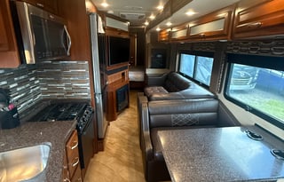 Chief Carl's Caravan- 2016 Fleetwood Bounder 35K