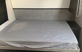 Sleeps 6, Lightweight & Easy to Tow!