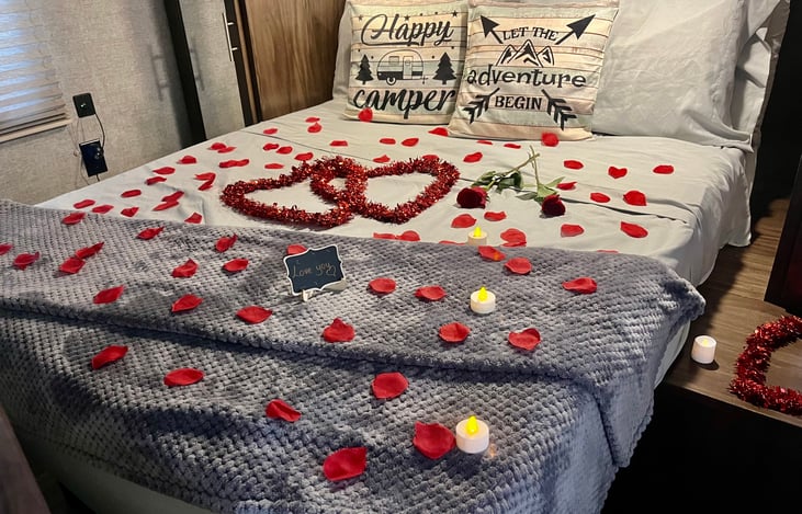 Love is in the Air ♥️ better in the Campground