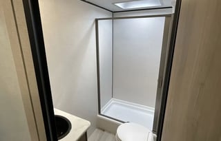 Easy Livin’ with Eileen – 2025 Coleman Camper 27'