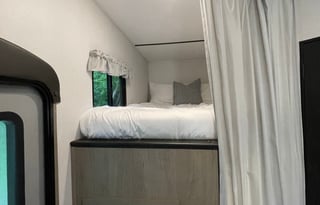 The Perfect Glamping Getaway! 3bds, TWO bathrooms!