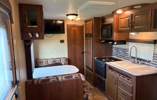 Jayco 22’ Simple to Use Travel Trailer!
