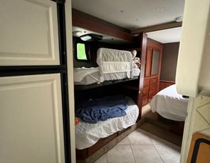 Holiday Rambler Admiral 32H