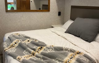 2022 Renegade Valencia 38BB