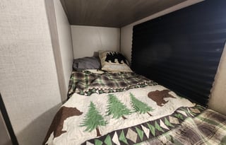 2023 Coleman 17B Easy tow Pet Friendly