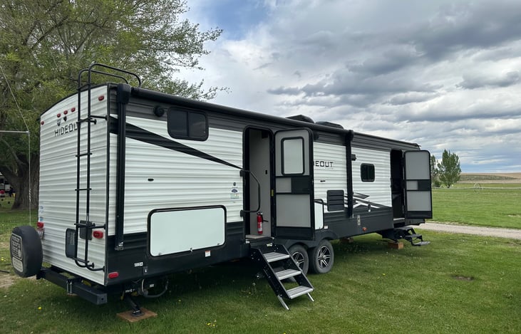 Outside has cook stove and fireplace
