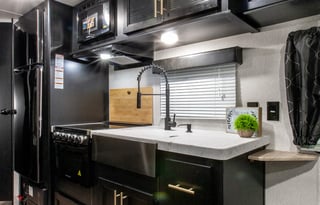 Luxury RV w/patio, Relax - bbq