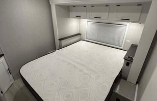 Modern Family Suite Basecamp 26'CrossTrail Class C