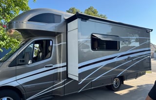 2022 Winnebago Navion 24D