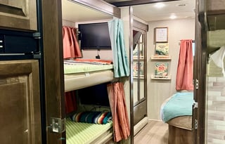 The Queen Bea: Class C 2018 Jayco Greyhawk 31FS