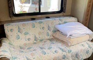 2 Red Girlz RV- 32' sleeps 7- Dog friendly