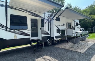 2018 Dutchmen Voltage 3305 Toyhauler