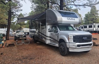 The Phoenix, 2026 Thor Motor Coach Omni TRAIL R36