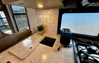 Willow- 2024 Alliance Paradigm 395DS