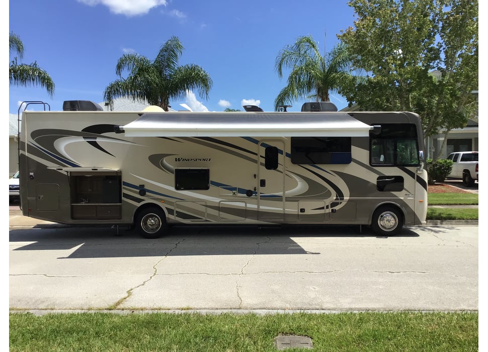 Class A Motor Home rentals in Tavares