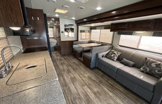 "Jolly" - Spacious RV for a King (and Queen)