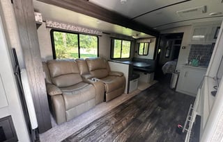 Keystone Bullet – On-Site Stay with Pool & Jacuzzi