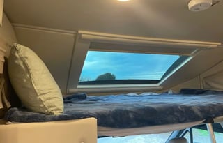 C1-*NEW*2022 LUXURY Mercedes - Sleeps 6 -Great MPG