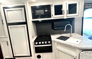 FAMILY TRADITIONS Screaming Whitehawk