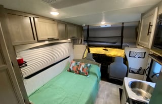 EZ to drive- 2021 Perfect Size Class C HotelBuster