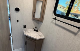 HONEST RVS – TOY Sleeps 5 (Compact)