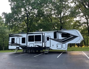 Grand Design Momentum M-Class 381MS