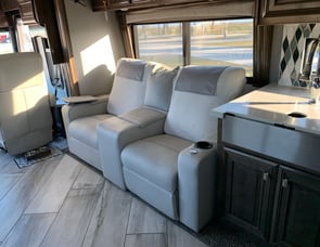Fleetwood RV Discovery LXE 44H