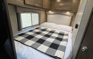 DESERT ROSE | Easy-to-Drive Class C | Sleeps 5