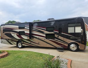 Thor Motor Coach Miramar 37.1