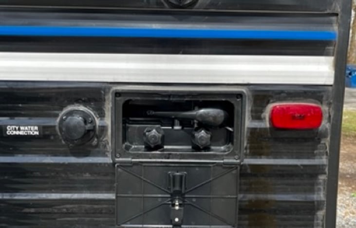 Outdoor shower nozzle