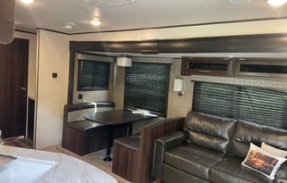 The Trailhead Lodge – Pet-Friendly Family Camper