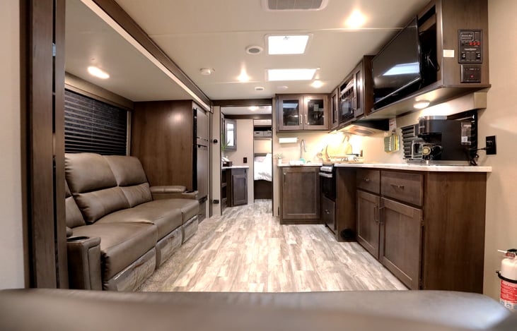 Experience "Gracie" with our 2022 Grand Design Transcend Xplor 265BH located near Table Rock Lake near Branson Missouri and Lake Of The Ozarks. Thank you from us at Stone Mountain RV & Camper Rentals!
