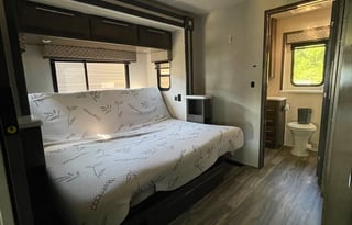 Sam & Kate’s Kid Approved RV Rental w/2 bathrooms