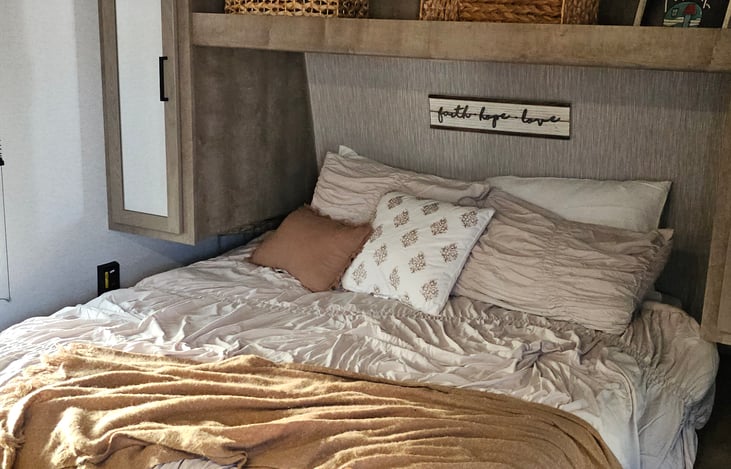 Queen "bedroom" (Sleeps 2)