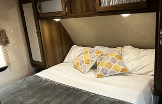 Fully Furnished, loaded RV-Bunkhouse!