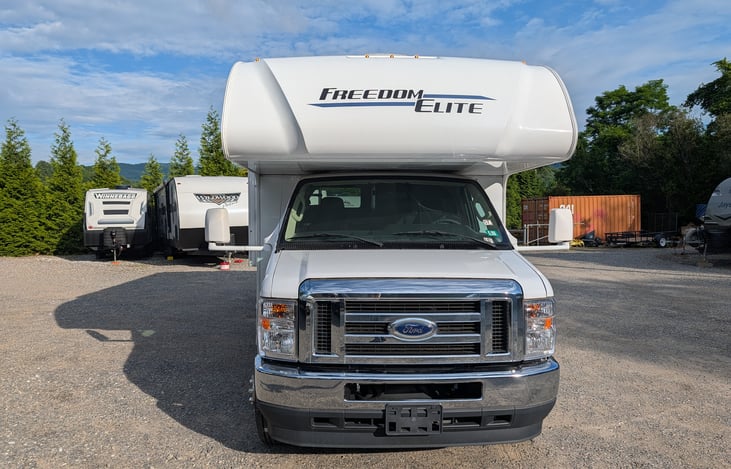 2022 Thor Class C: Ford V8 power, under 25ft for easy parking. Sleeps 5 w/ queen & bunk. Huge rear storage, power awning, auto fridge & generator. All-inclusive & beginner-friendly!