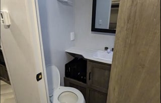 2022 - Sleeps 10! Delivery Available!!