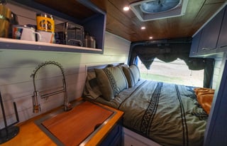 Couples OFF-GRID High Roof Camper Van