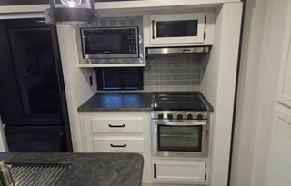 Bluegrass Basecamp- 2 bed 2 bath bunkhouse