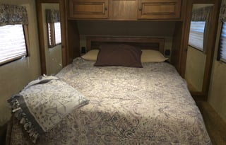 Zach & Alyshias Keystone sprinter fifth wheel